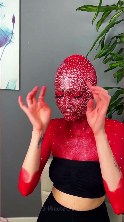 Red elegance! A mesmerizing makeup glow-up!