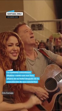 Shakira canta con sus fans tras cancelación de sus conciertos