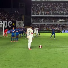 Neymar vuelve a sonreír con el Santos: gol en el fútbol brasileño