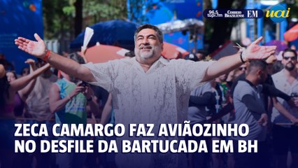 Zeca Camargo faz 'aviãozinho' no desfile da Bartucada em BH