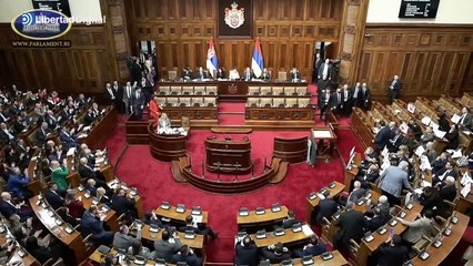 Violento altercado en el Parlamento de Serbia deja varios heridos entre diputados