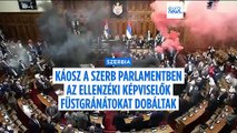 Füsttel és verekedéssel zavarta meg az ellenzék a szerbiai parlament ülését