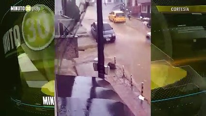 ¡Se salió la quebrada! Manrique bajo el agua por tremendo aguacero con granizada