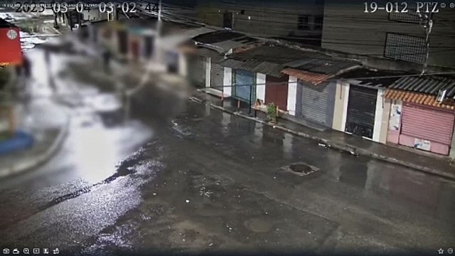 Veja momento em que membros de facção invadem área de rivais na Fazenda Coutos