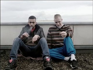 La comunidad de los corazones rotos | movie | 2015 | Official Trailer