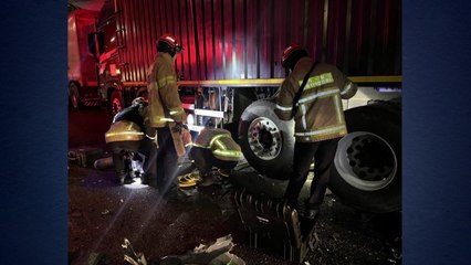 일산서 달리던 스포츠카가 트럭 들이받아...2명 사상 / YTN