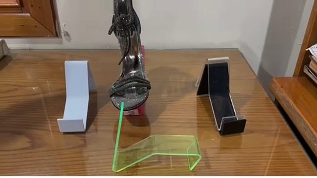 Ayakkabı Teşhir Standı | Tekli Pleksi Model | Şeffaf, Siyah, Beyaz, Kırmızı, Yeşil Renk Seçenekleri| zumrutplastik.com.tr/tekli-ayakkabi-teshir-standi-z-seklinde