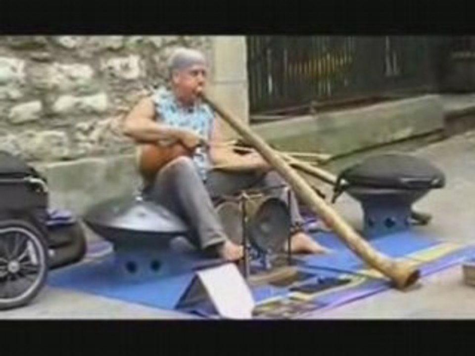 Musique zen  bonze dans la rue !