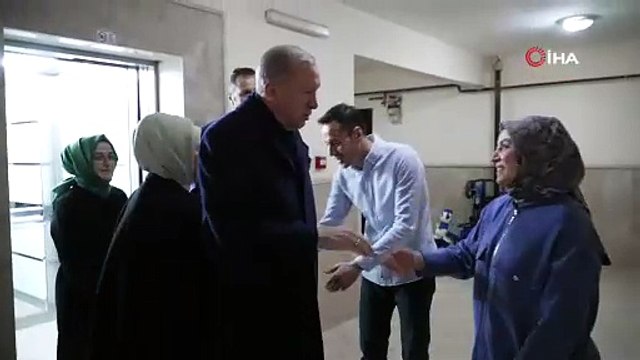 Cumhurbaşkanı Erdoğan eşi Emine Erdoğan ile iftar misafiri oldu