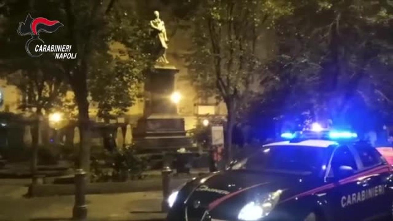 Napoli, scontro e coltellate tra bande di giovani