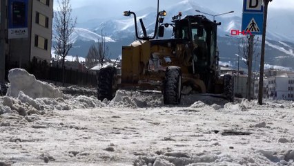 Erzurum'da günde 500 kamyon kar, şehir dışına taşınıyor