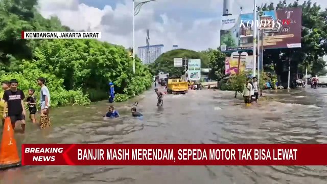 Banjir di Puri Kembangan Belum Surut, Arus Lalu Lintas Tersendat