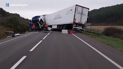 Cuatro fallecidos en un choque frontal entre dos camiones en la N-113 en Navarra