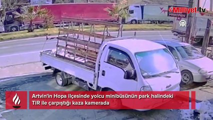 Artvin'de feci kaza! Minibüs TIR'a çarptı: 12 kişi yaralandı