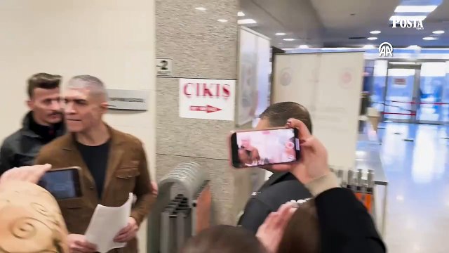 Sanatçı Özcan Deniz 'imar kirliliğine neden olmak' suçundan adliyede ifade verdi