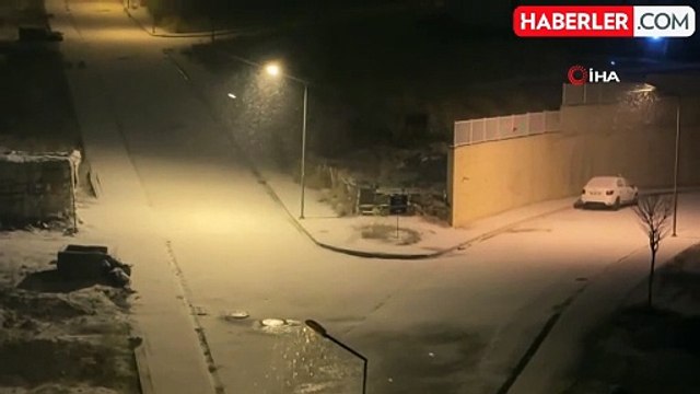 Yüksekova'da Yoğun Kar Yağışı Nedeniyle Taşımalı Eğitime Ara Verildi