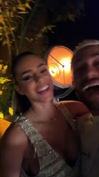 Neymar e Bruna Biancardi trocam beijos