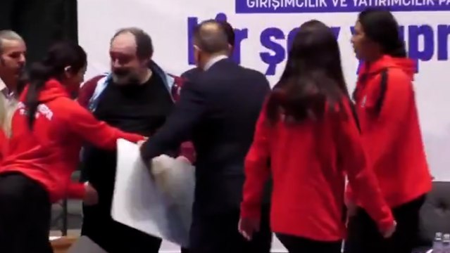 Nevzat Aydın, katıldığı panelde fenalaşarak hastaneye kaldırıldı