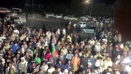 اسلام آباد میں پی ٹی آئی کارکنوں کی ہاتھ اٹھا کردعائیں۔۔یا اللہ عمران خان کو رہائی عظافرما۔۔