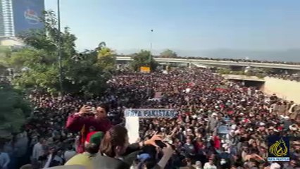 بشریٰ بی بی نے کنٹینر پر چڑھ کر اچانک کیا کیا؟کارکن جھوم اُٹھے تازہ ترین مناظر