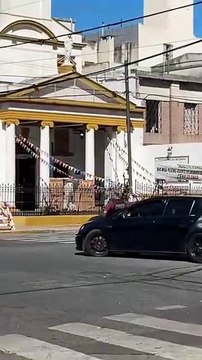 Impactante: un conductor atropelló a dos policías en Villa Urquiza y se dio a la fuga