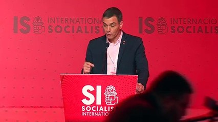 Sánchez insta a resistir frente a una derecha tradicional que "copia a la ultraderecha"