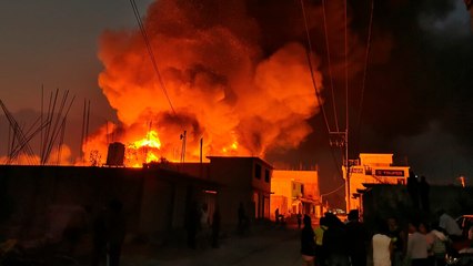 Estado de México: Redes reportan incendio en bazar navideño de Teoloyucan