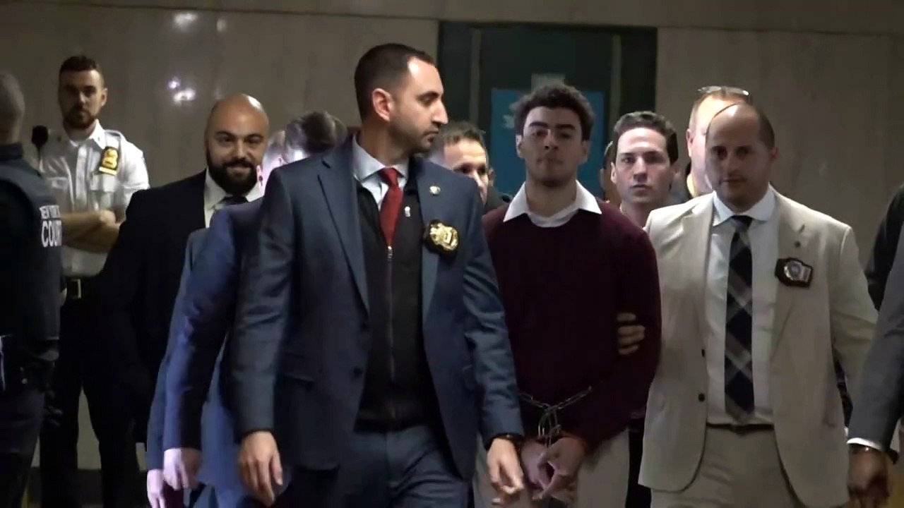 Luigi Mangione se declara inocente de assassinato de CEO como ato ‘terrorista’