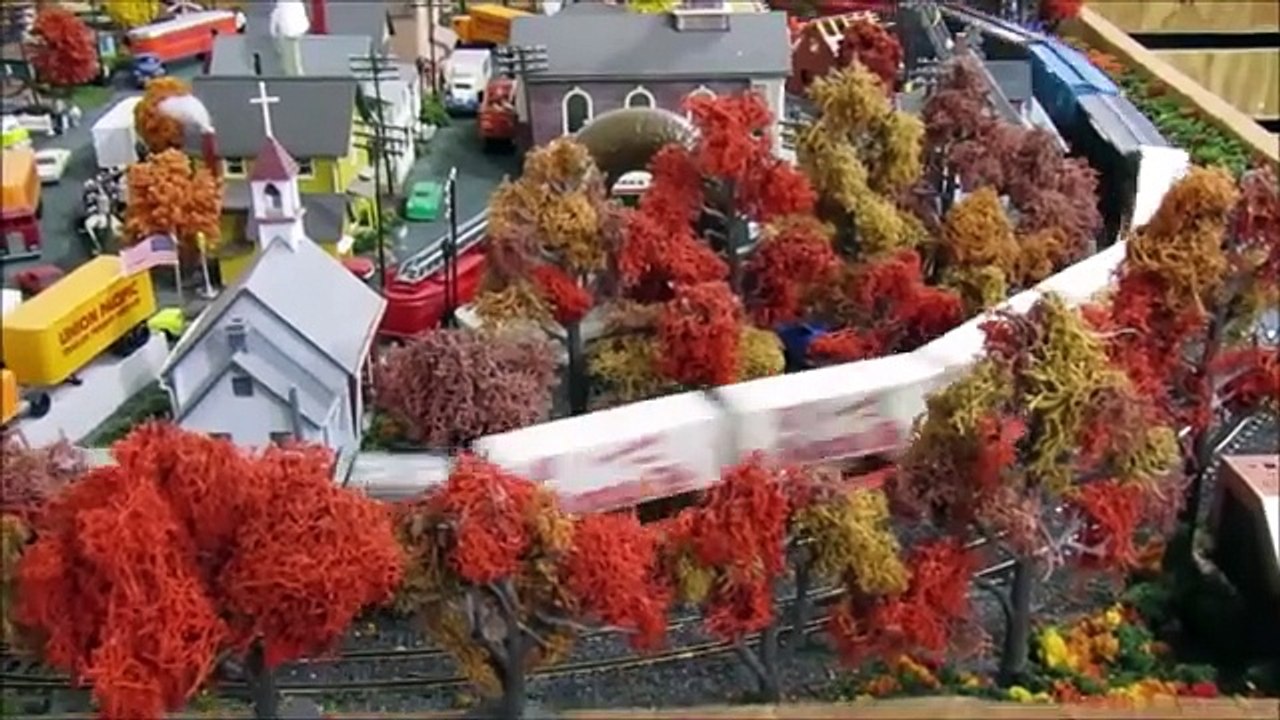 Santa Fe Warbonnet  High Hood  GP38-2 #3560