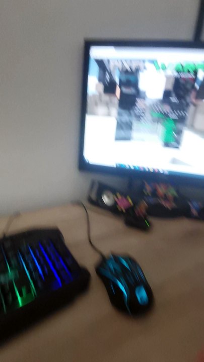 I played pixel warfare v2 full Version unity 3D game