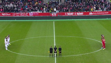 'Almanya Almanlarındır' tepkisi: Stadyumda 'Naziler dışarı' sloganı