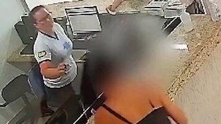 Insatisfeita com serviço, mulher incendeia recepção de hospital; veja vídeo