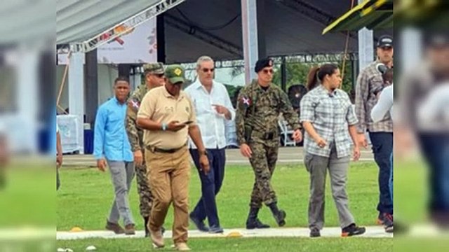 Abinader almuerza con militares de la frontera