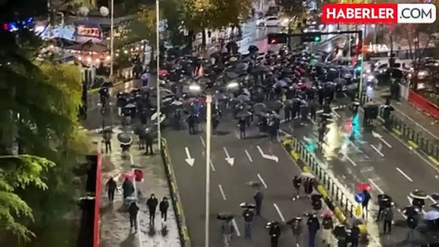 Arnavutluk'ta Muhalefetten Hükümete Karşı Büyük Protesto