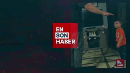 Babasının eline tekme atmaya çalışan çocuk yanlış yere vurdu