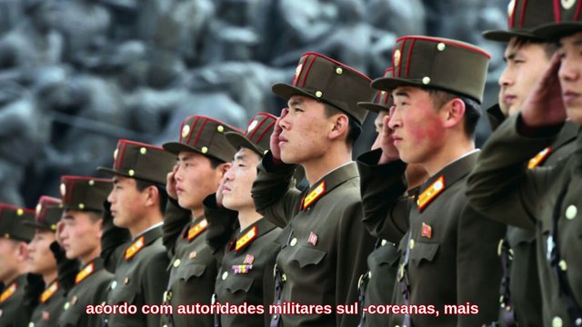 Detalhe de uma imagem publicada pelo presidente ucraniano na semana passada que mostrou vários homens, descritos como soldados norte-coreanos, se escondendo comlegenda atrás de árvores. Fotografia EyePress