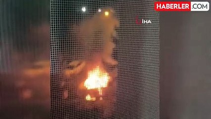 Küçükçekmece'de Park Halindeki Araç Alev Alev Yandı