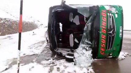 Bingöl'de yolcu otobüsü devrildi! Ölü ve yaralılar var