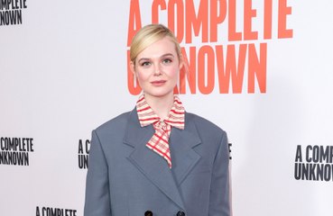 Elle Fanning: Social Media soll nicht die Überhand gewinnen