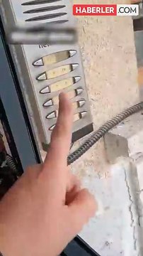 Girdiği binanın zilini gören vatandaş şaşkınlığını gizleyemedi