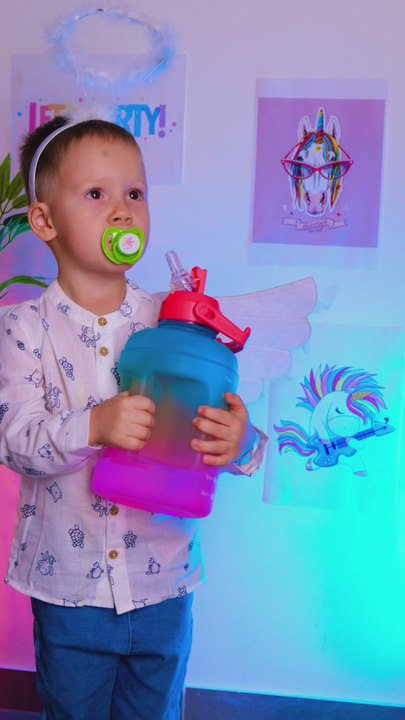 NO BIG BOTTLES ALLOWED 🚫🍼 Smart parenting gadget you need!