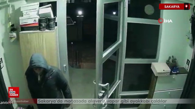 Sakarya'da mağazada alışveriş yapar gibi ayakkabı çaldılar
