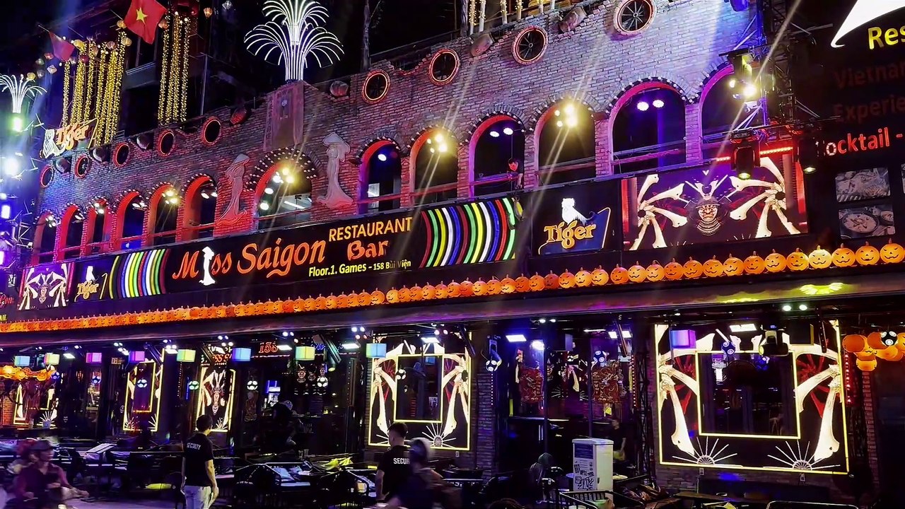 Vietnam : Saigon by night
