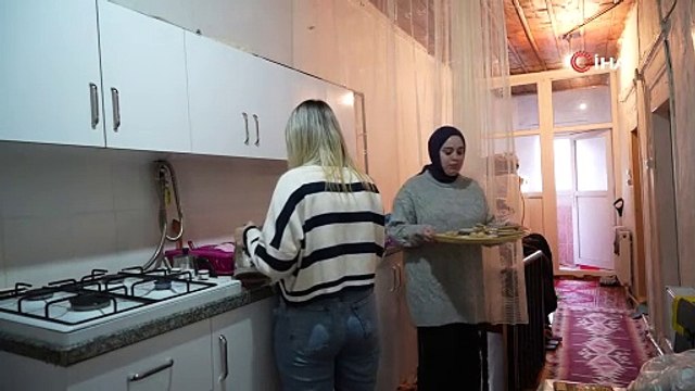 Öğrencilerden örnek davranış! 98 yaşındaki kadının evini temizlediler