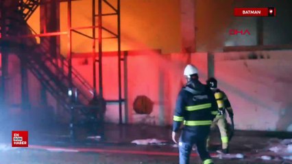 Batman'da mobilya fabrikasındaki yangının çıkış anı