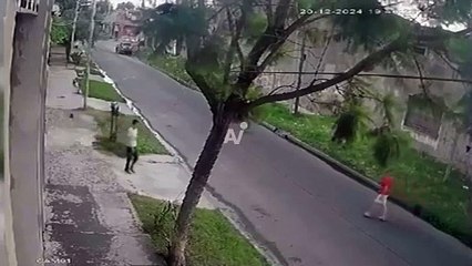 "¡Nos arruinó la vida!" Motociclista atropelló a una mujer de 64 años y se escapó