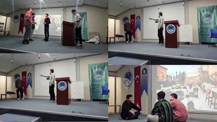 Konya'da öğrencilerin cihatçı gibi giydirildi:  'Arapça Günü'nde öğrencinin eline oyuncak silah verildi