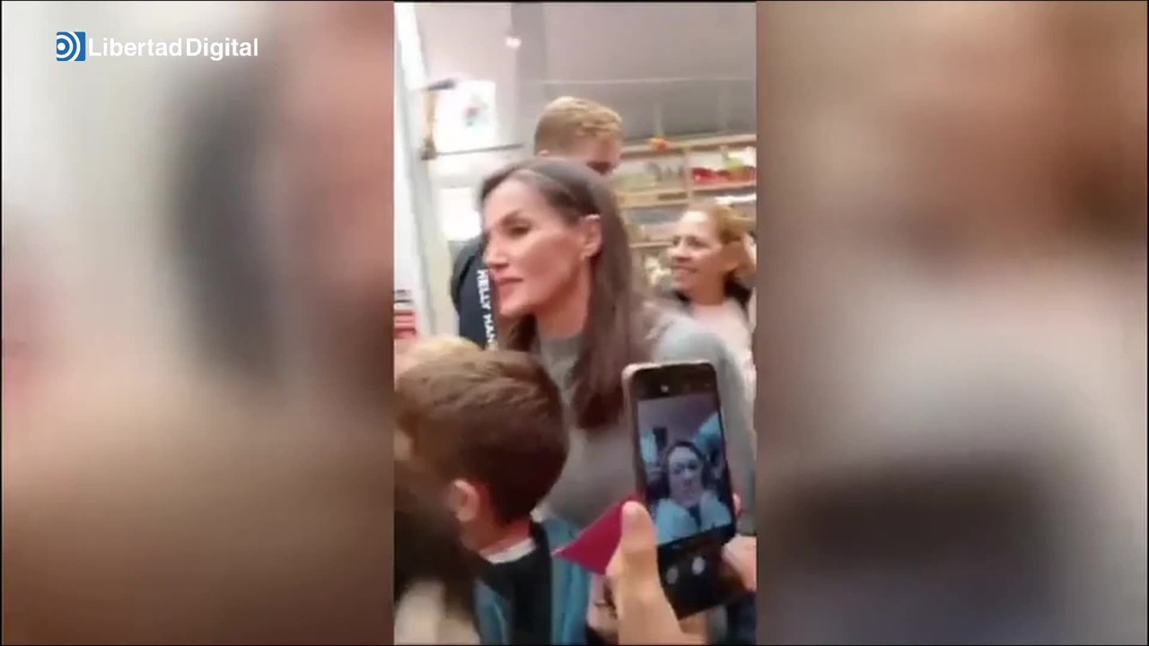 Así fue la visita no oficial de los Reyes a los afectados por la DANA