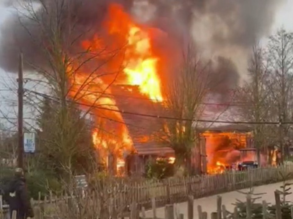 Feuer in Freizeitpark richtet Millionenschaden an