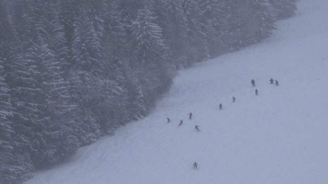 En Isère, la magie de Noël avec une neige abondante dans la station des Sept Laux